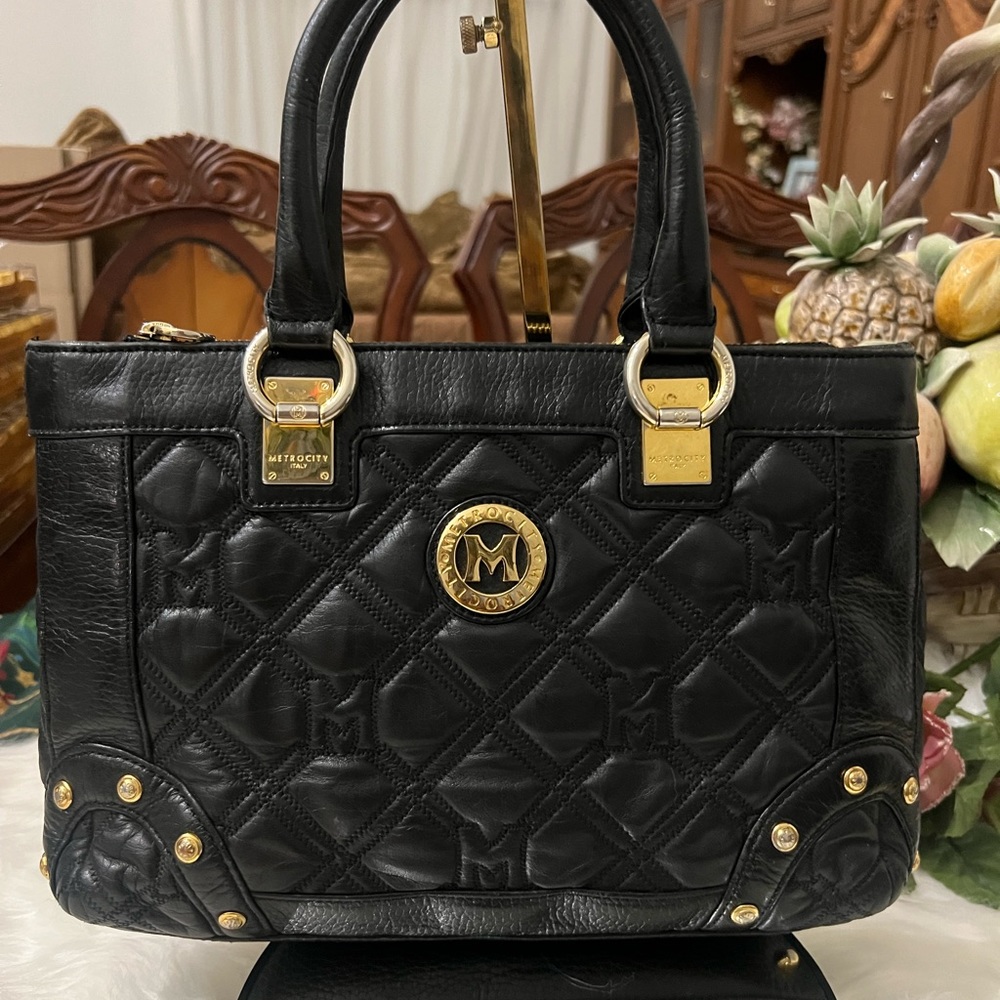 💜MetroCity Quilted Handbag